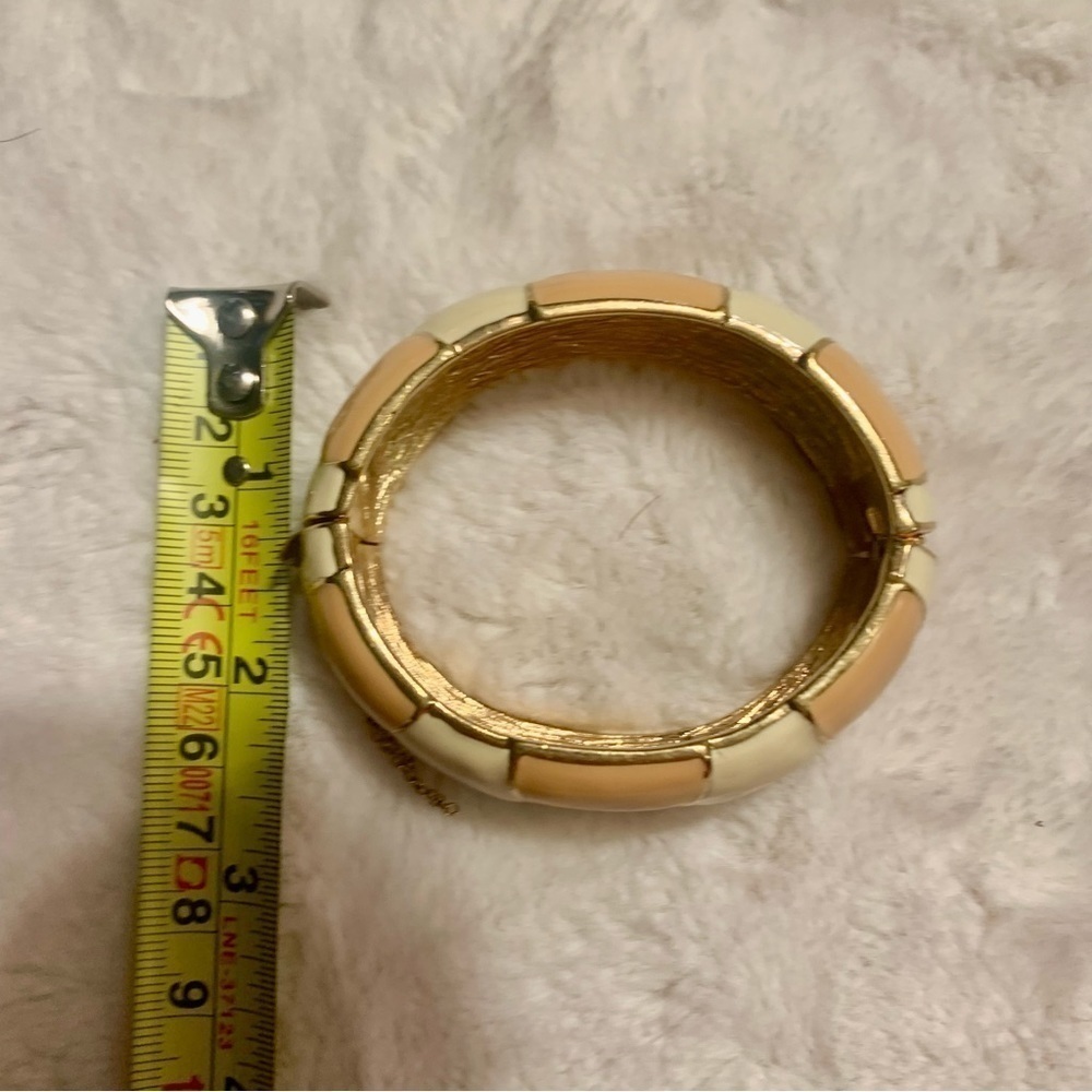 J Crew Bangle Bracelet Cream Peach Circle design Gold-tone Trim Beautiful Classy - Picture 8 of 11